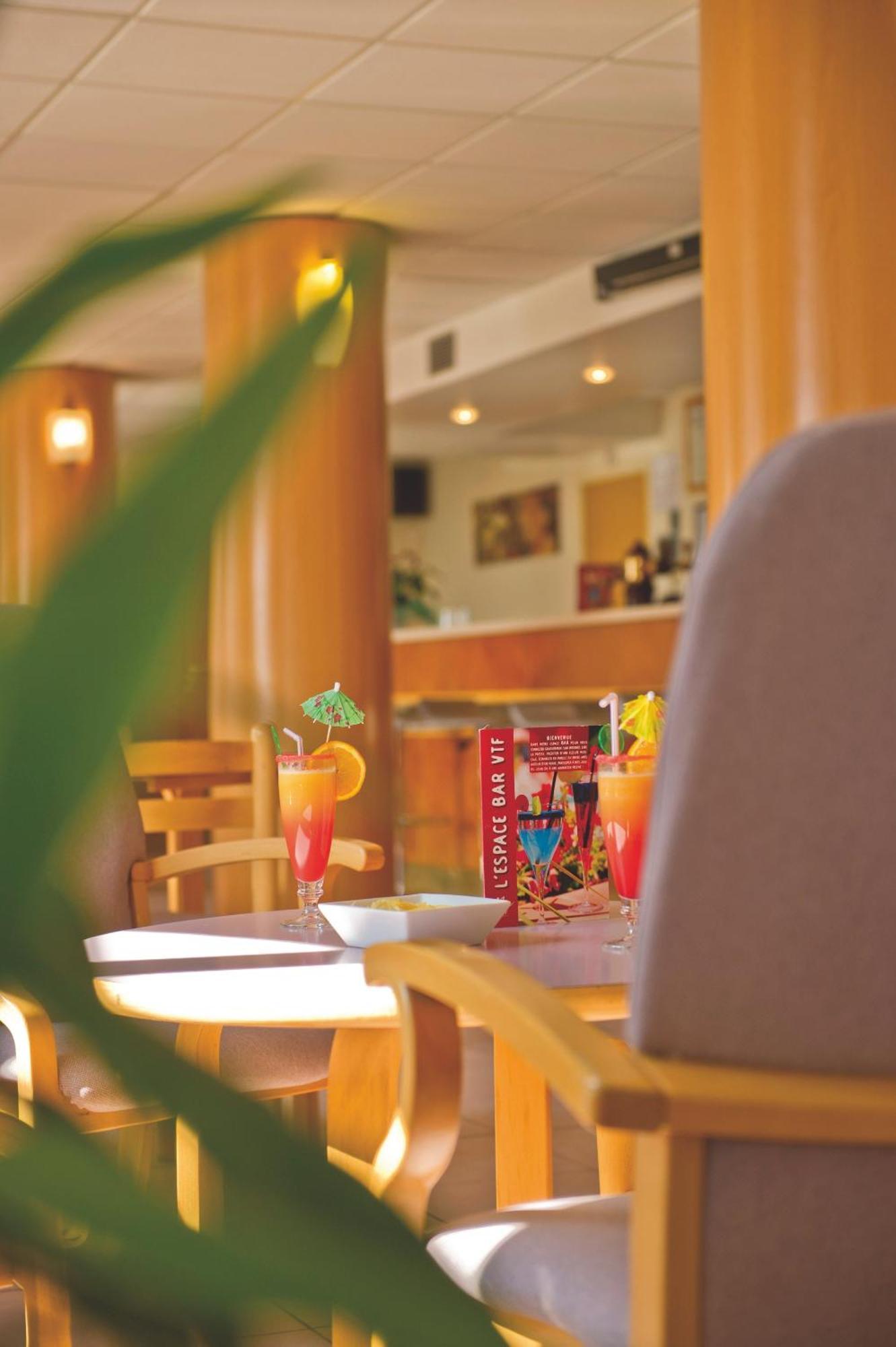 Vtf Le Grand Hotel 蒙热内夫尔 外观 照片